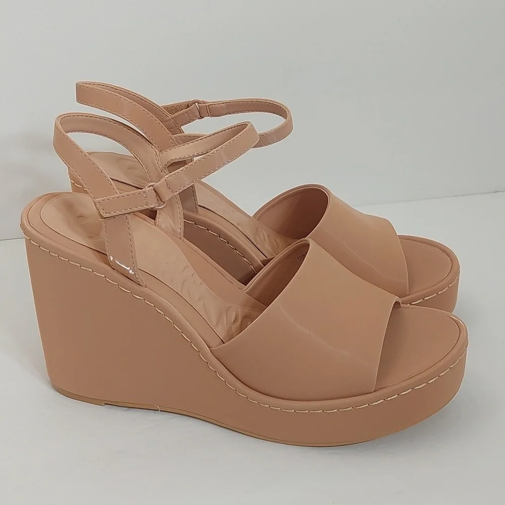 Olivia Miller Women's Size 9 Wedge Sandals Shoes Magnetic Tan